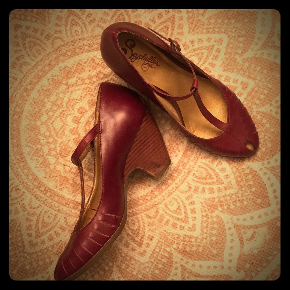 Seychelles peep toe heel